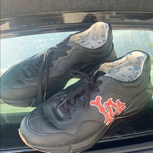 Gucci Runners Size 11 9/10 Condition,Box dust bag